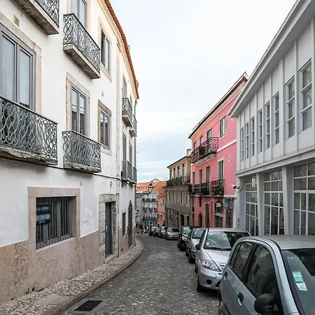 Design And Charming Tailor Made Duplex In Bica Apartman