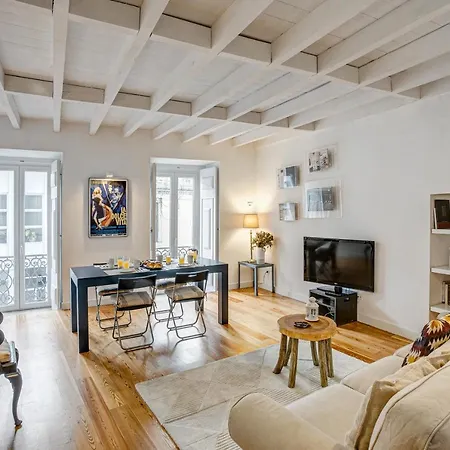 Design And Charming Tailor Made Duplex In Bica Apartman