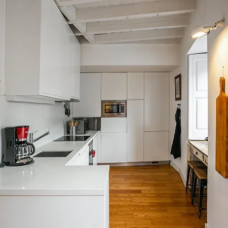 Design And Charming Tailor Made Duplex In Bica Apartman